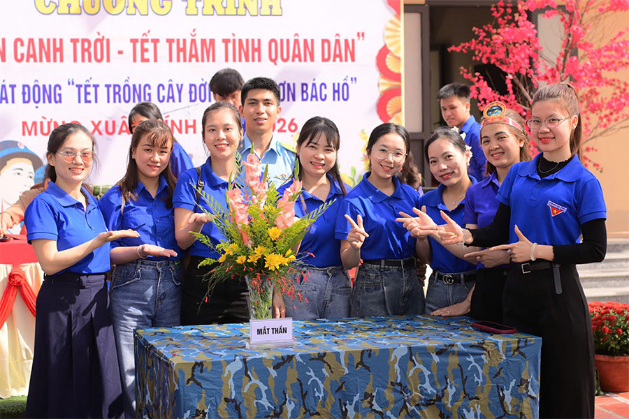 Trạm radar 18 (Trung đoàn 290): Xuân canh trời - Tết thắm tình quân dân