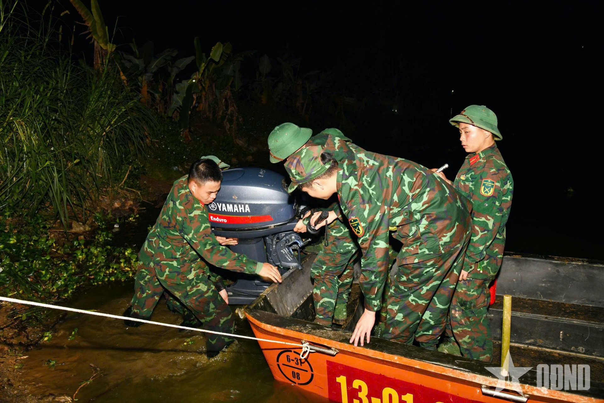 Dự kiến ngày 29 Tết, cầu phao qua sông Lô đi vào hoạt động