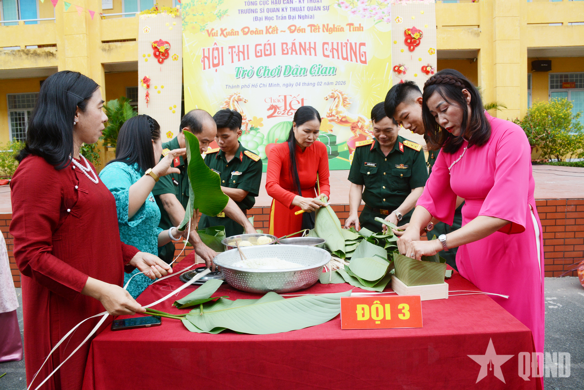Bánh chưng xanh thắm tình quân dân