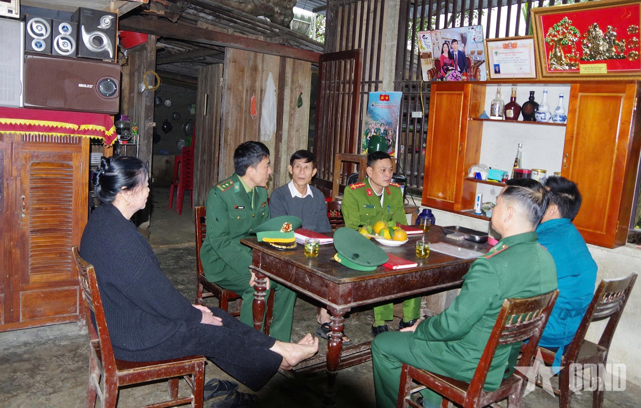 Mang mùa Xuân về biên giới