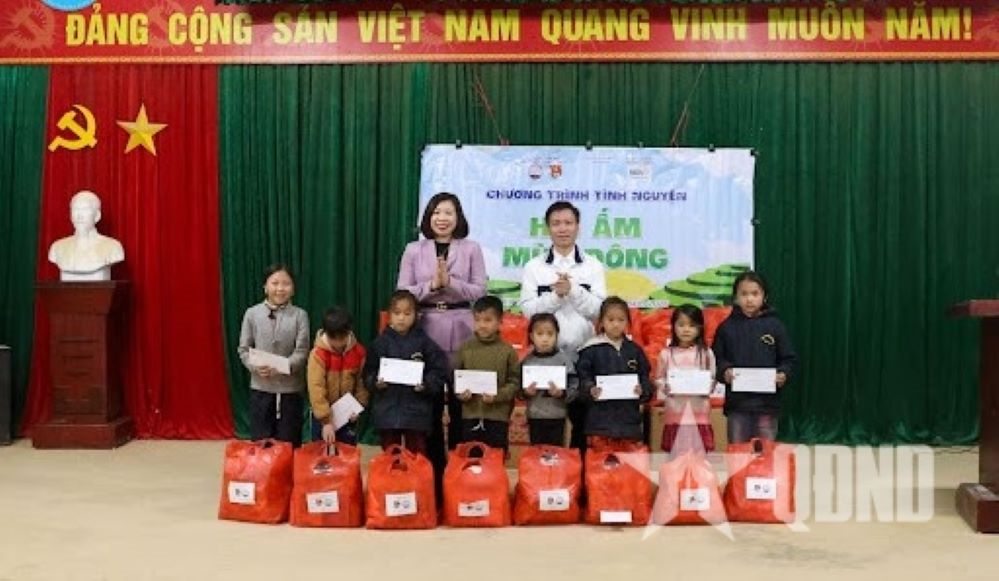Mang mùa xuân yêu thương đến với bà con vùng cao xã Tà Xùa, tỉnh Sơn La

