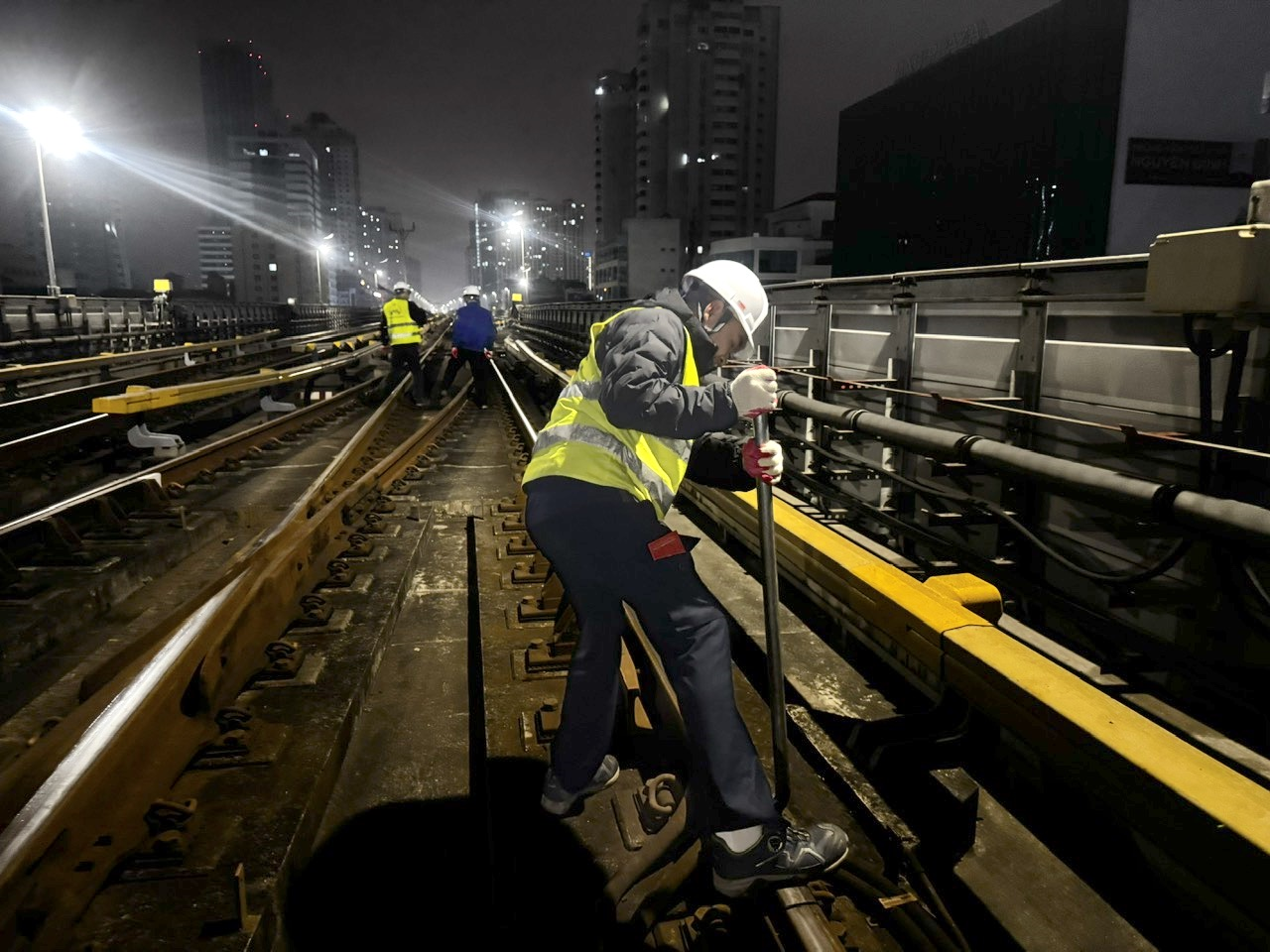 Tết trên đường ray metro Hà Nội