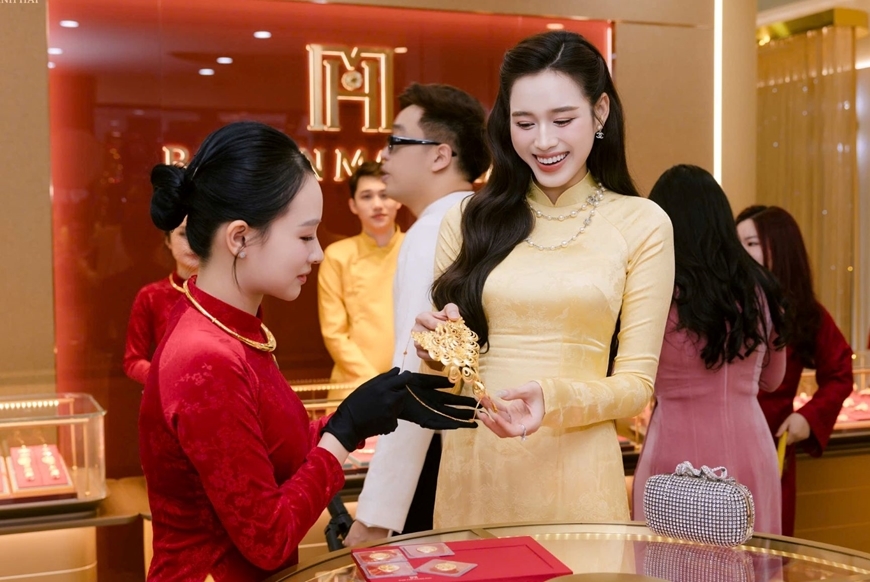 Giá vàng hôm nay (16/2): Giữ ở mức cao, 181 triệu đồng/lượng bán ra Giá vàng hôm nay (16-2): Giữ ở mức cao, 181 triệu đồng/lượng bán ra