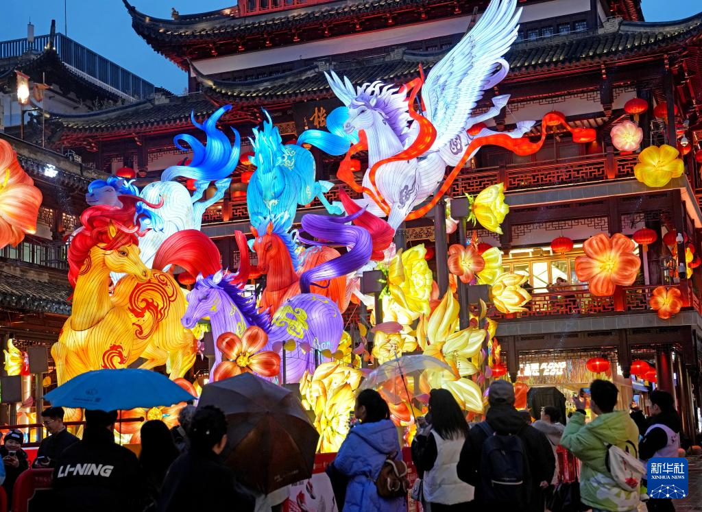 Rực rỡ đèn lồng đón năm mới ở Trung Quốc

