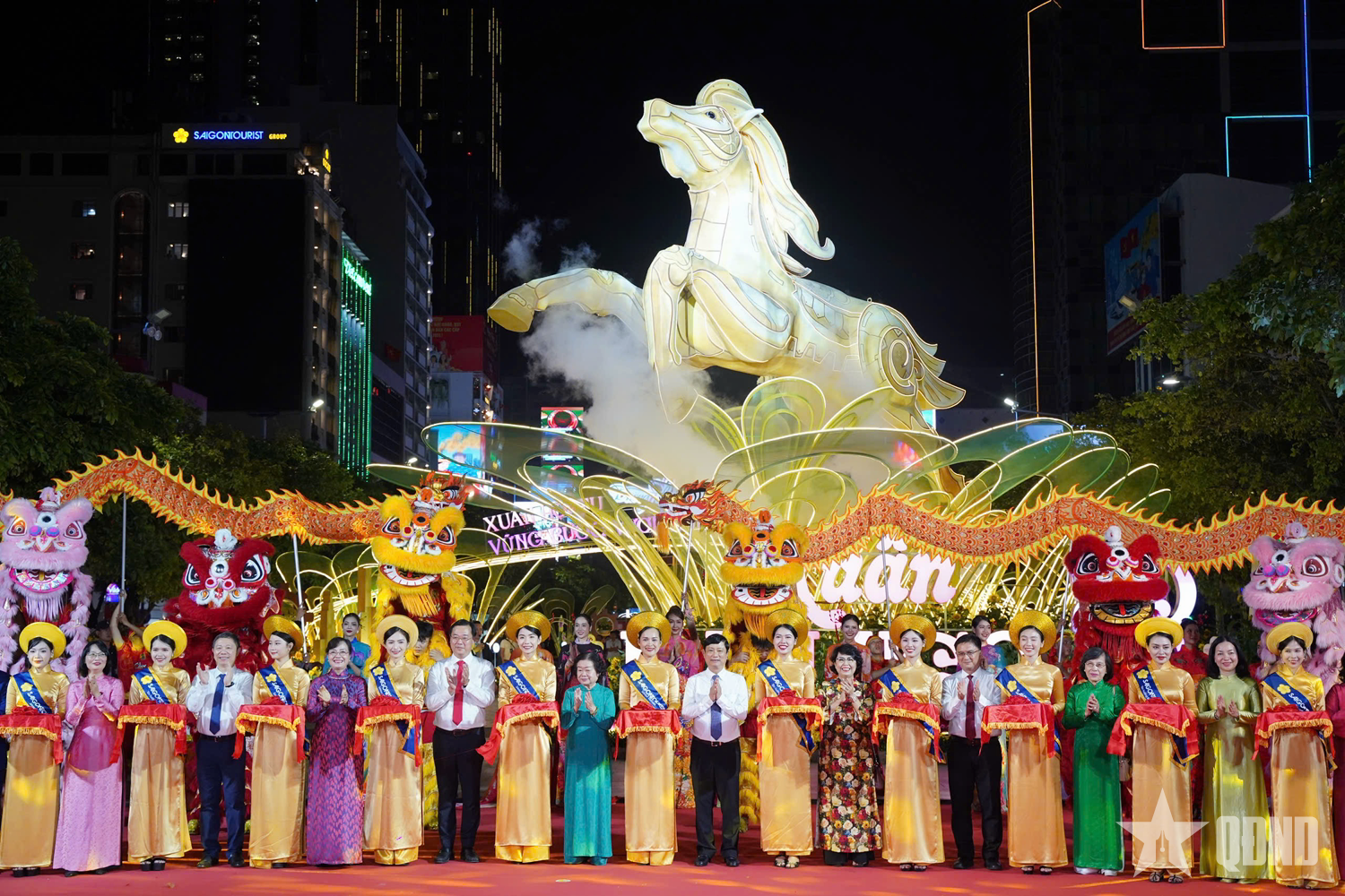 TP Hồ Chí Minh khai mạc Đường hoa “Xuân hội tụ - Vững bước vươn mình”