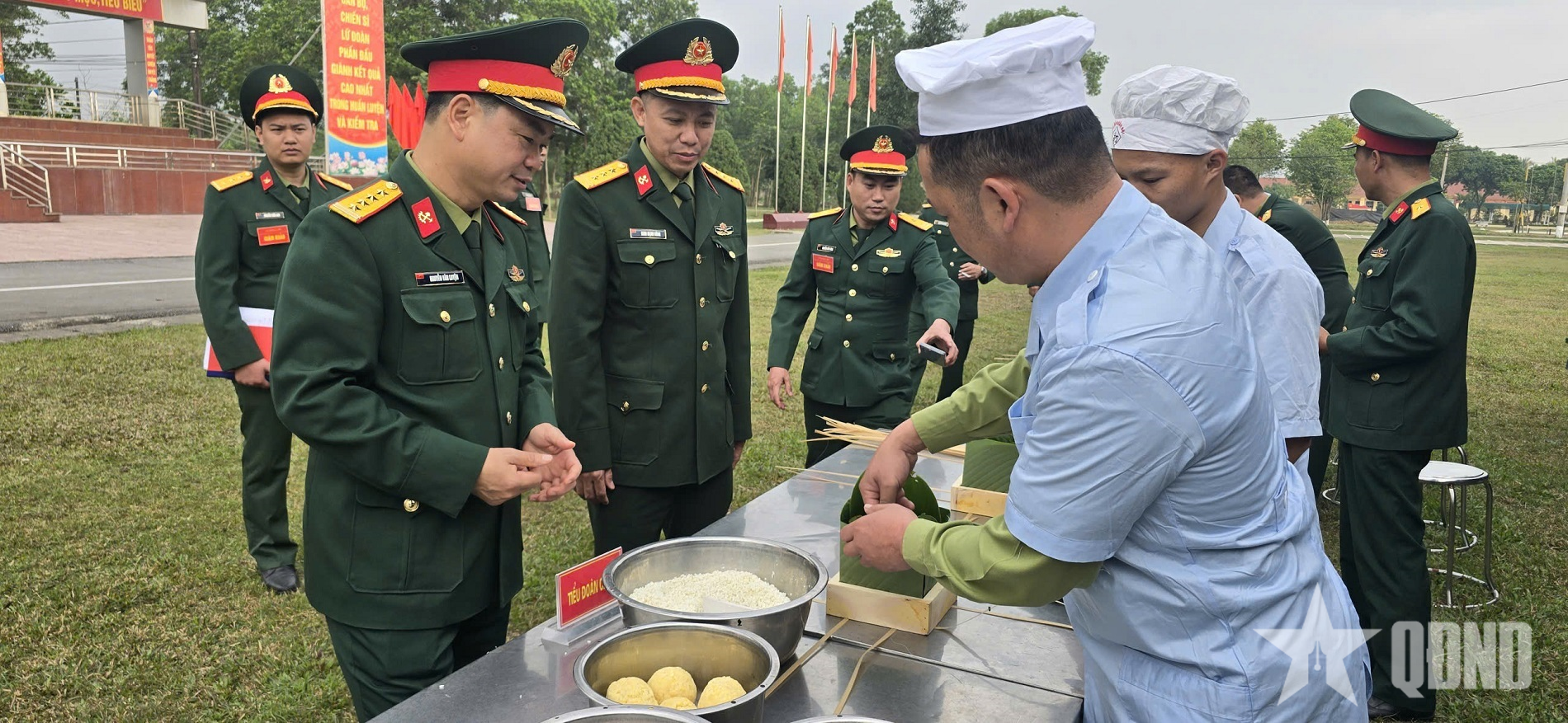 Vui đón Tết ấm áp, nghĩa tình tại Lữ đoàn 299