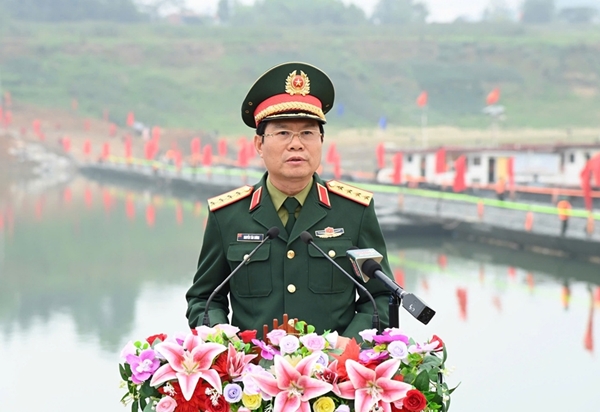 Đại tướng Nguyễn Tân Cương dự lễ thông xe cầu phao Đoan Hùng