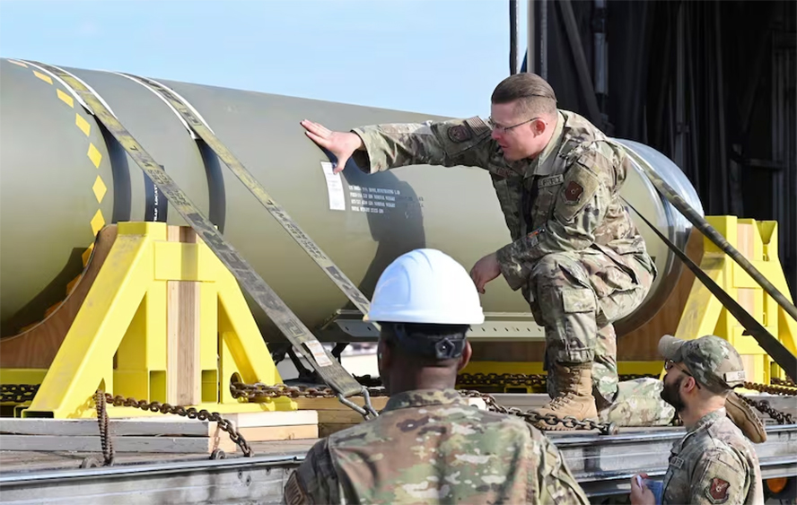 Quân sự thế giới hôm nay (17-2): Mỹ tăng cường mua bom xuyên phá boong-ke GBU-57

