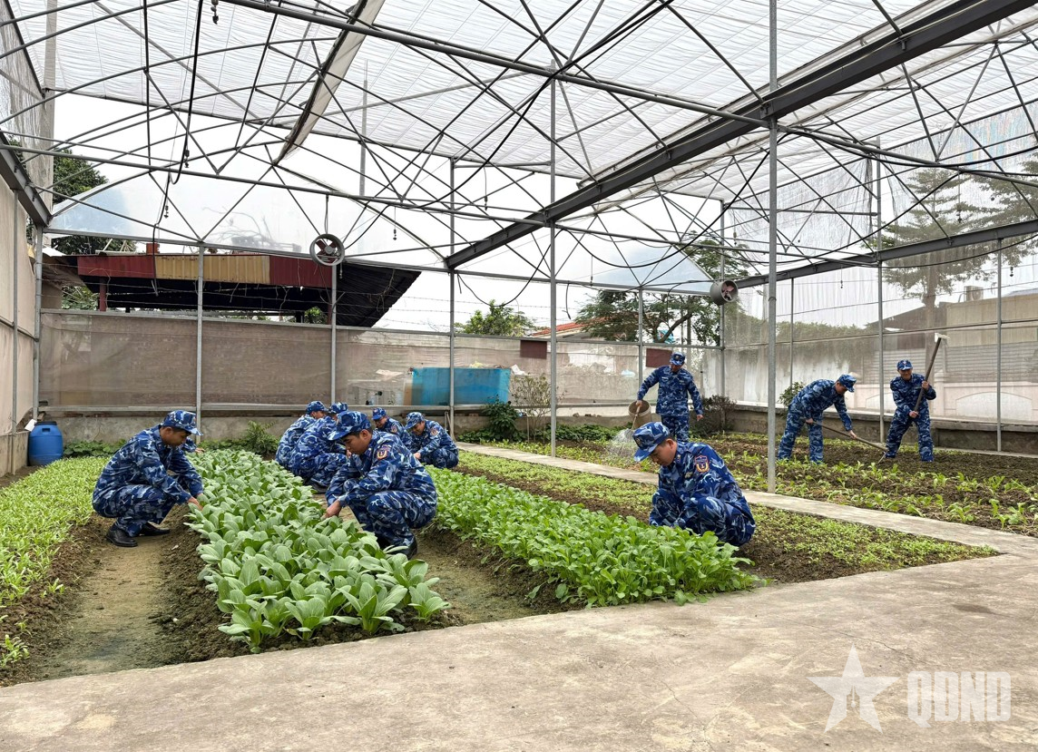 Hải đoàn 11 bảo đảm tốt hậu cần cho tàu đi thực hiện nhiệm vụ trực Tết trên biển