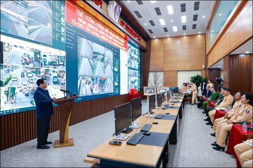 Thủ tướng Phạm Minh Chính chúc Tết, động viên lực lượng đảm bảo an toàn giao thông và an ninh mạng Bộ Công an
