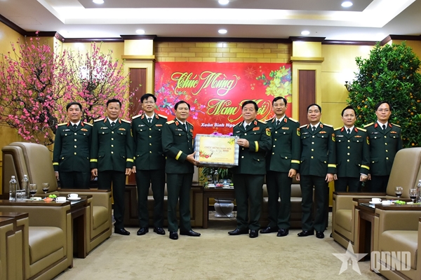 Đại tướng Nguyễn Tân Cương thăm, chúc Tết Tổng cục Chính trị