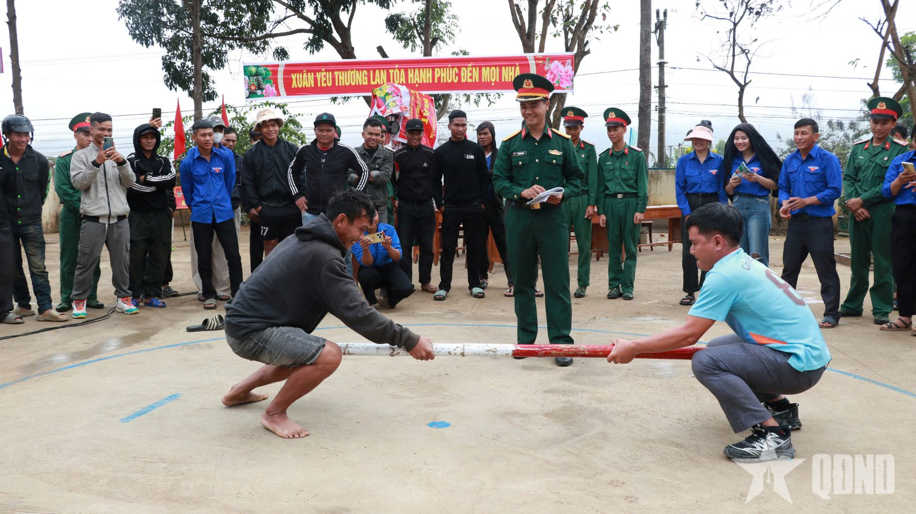 Mang Tết sớm đến Yang Mao