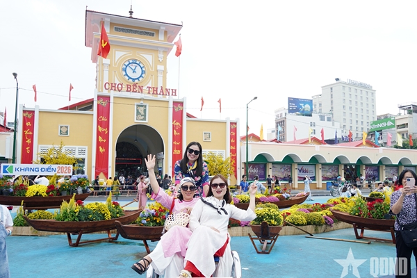 TP Hồ Chí Minh Rạng rỡ sắc xuân trên những công trình văn hóa