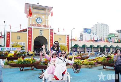 Gallery - 	TP Hồ Chí Minh: Rạng rỡ sắc xuân trên những công trình văn hóa