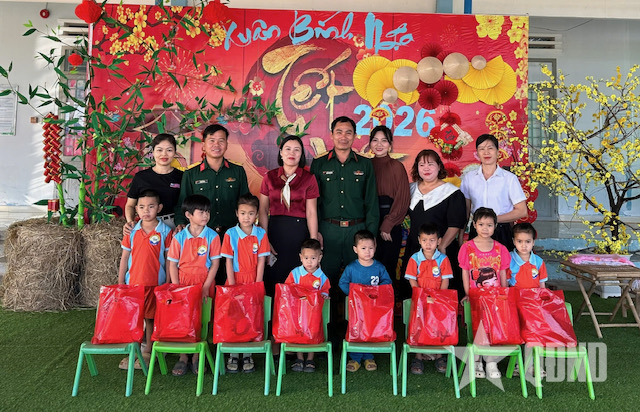 Đón Xuân “ấm tình quân dân” ở xã Ia Rvê (Đắk Lắk)

