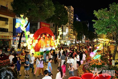 Gallery - Cần Thơ rộn ràng trước giờ khắc giao thừa