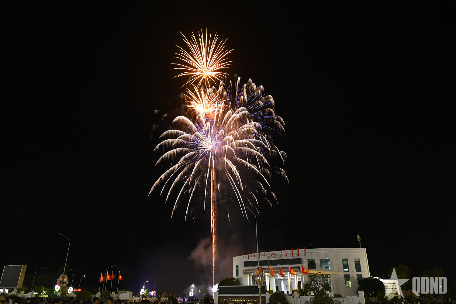 Cà Mau tổ chức chương trình nghệ thuật và bắn pháo hoa chào năm mới Bính Ngọ 2026