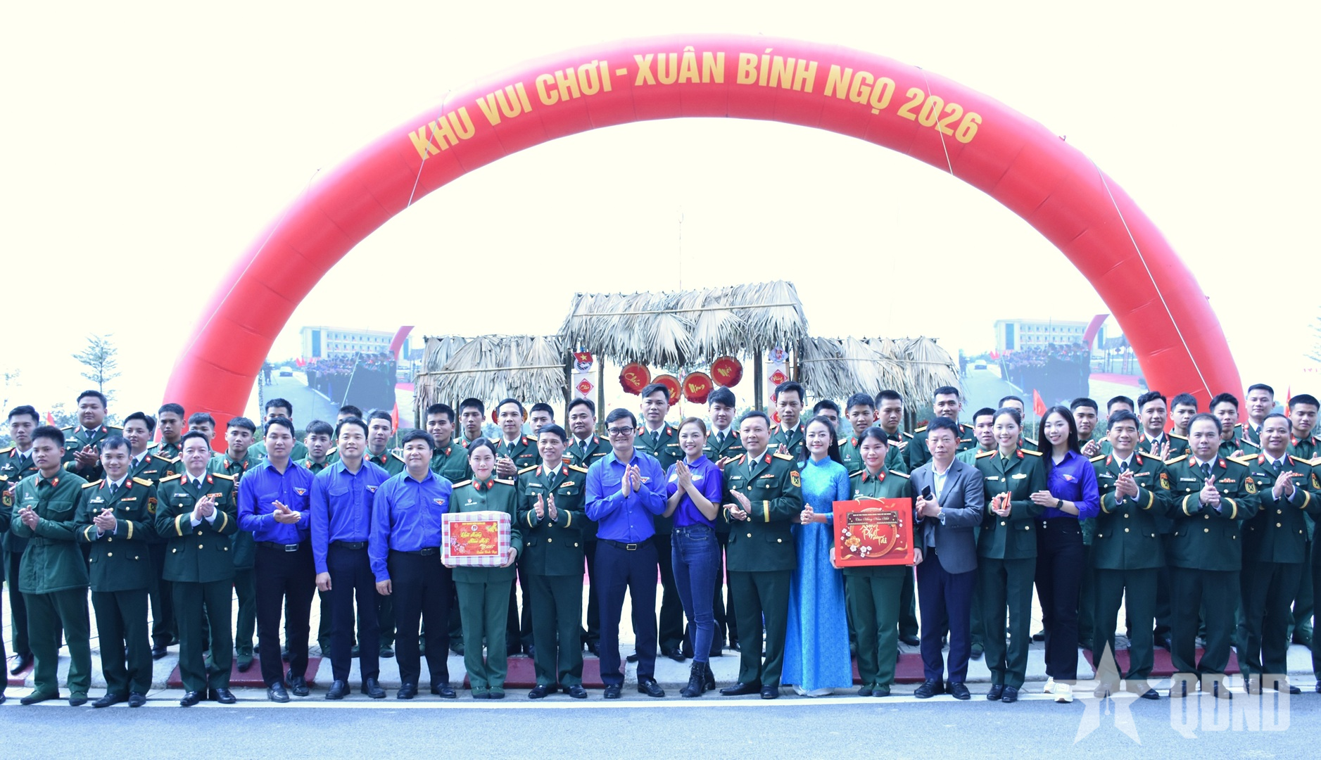 Trung ương Đoàn TNCS Hồ Chí Minh thăm, chúc Tết tuổi trẻ Lữ đoàn 205