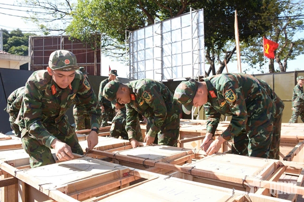 Đắk Lắk Trung đoàn 584 hoàn tất công tác chuẩn bị bắn pháo hoa