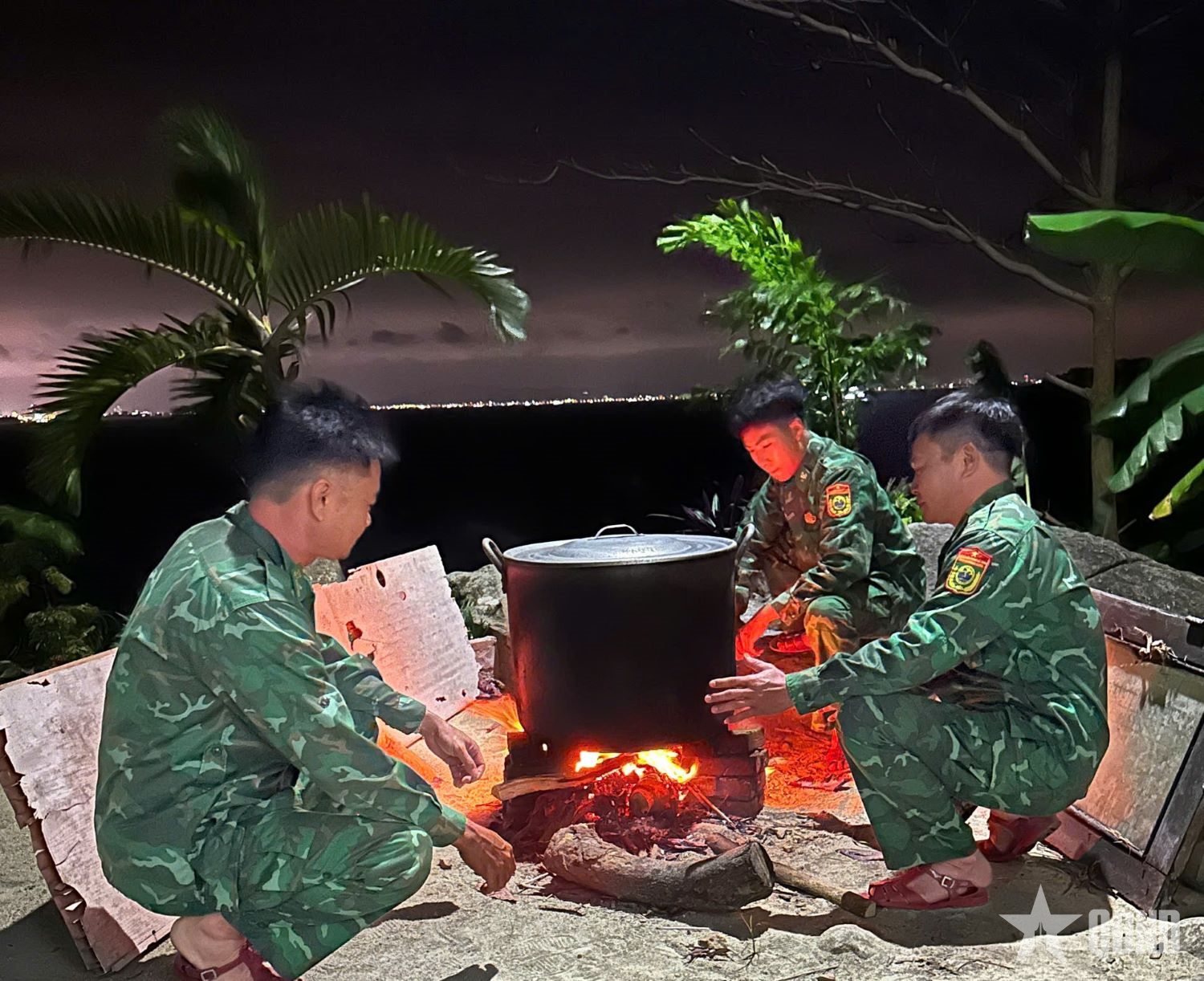 Lính Biên phòng đón mùa xuân giữa biển trời Sơn Chà
