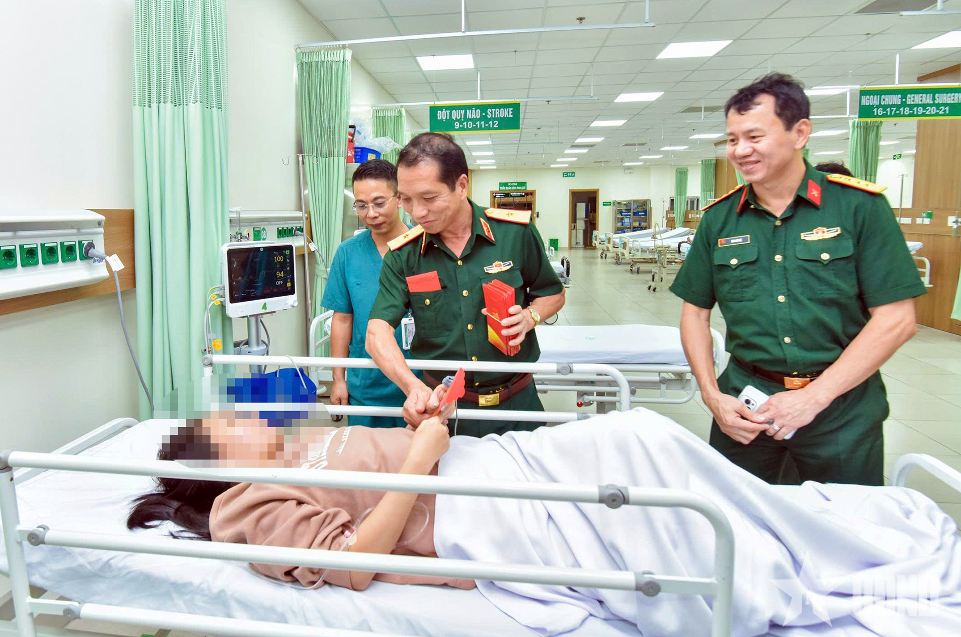 Thầy thuốc Bệnh viện Quân y 175 vui xuân đón Tết ý nghĩa