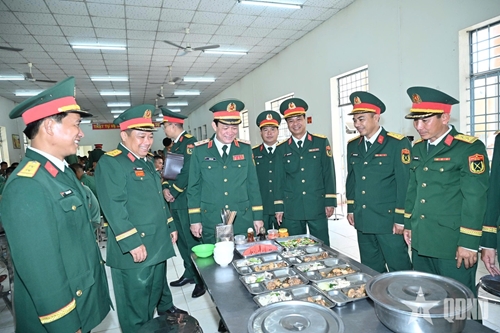 Chính ủy Quân khu 9 kiểm tra, chúc Tết Trung đoàn 9 (Sư đoàn 8)