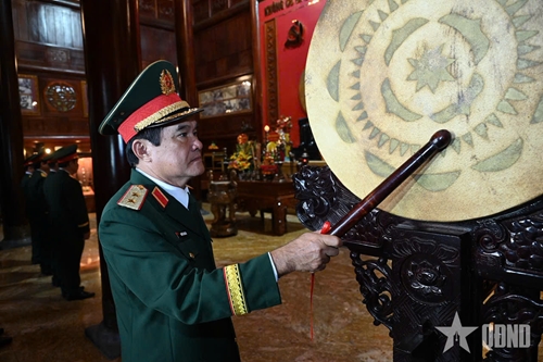 Quân khu 9: Dâng hương tại Tượng đài Chiến thắng nhân dịp Xuân Bính Ngọ 2026