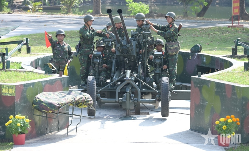 Mùa xuân bên mâm pháo