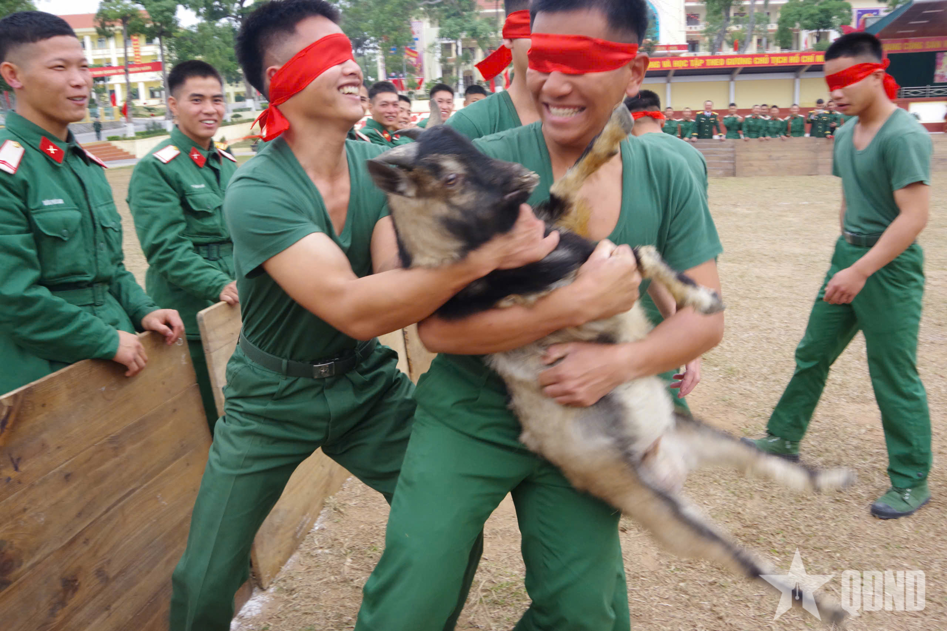 Xem bộ đội Sư đoàn 395 “bịt mắt bắt dê” ngày Tết