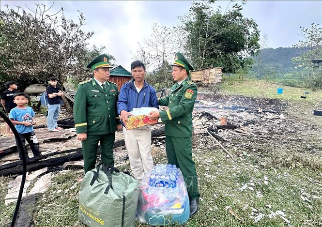 Cháy nhà giữa ngày Tết, hộ dân được hỗ trợ khẩn cấp