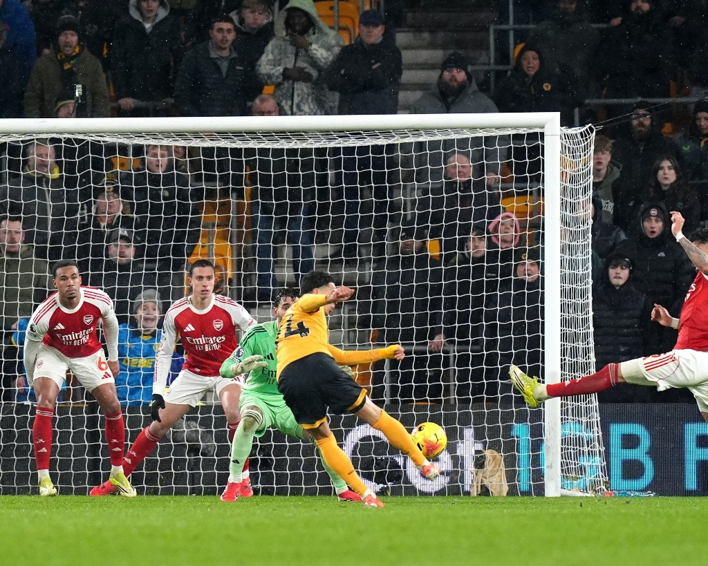 Tin thể thao (19-2): Hòa đội cuối bảng, Arsenal có thể chỉ còn hơn Man City 2 điểm