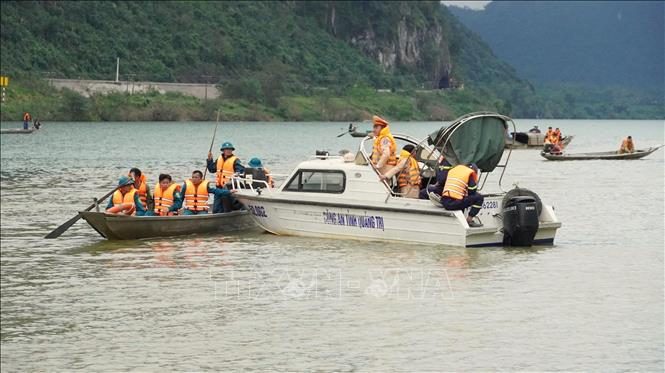 Quảng Trị: Hỗ trợ thân nhân nạn nhân vụ lật thuyền trên sông Gianh