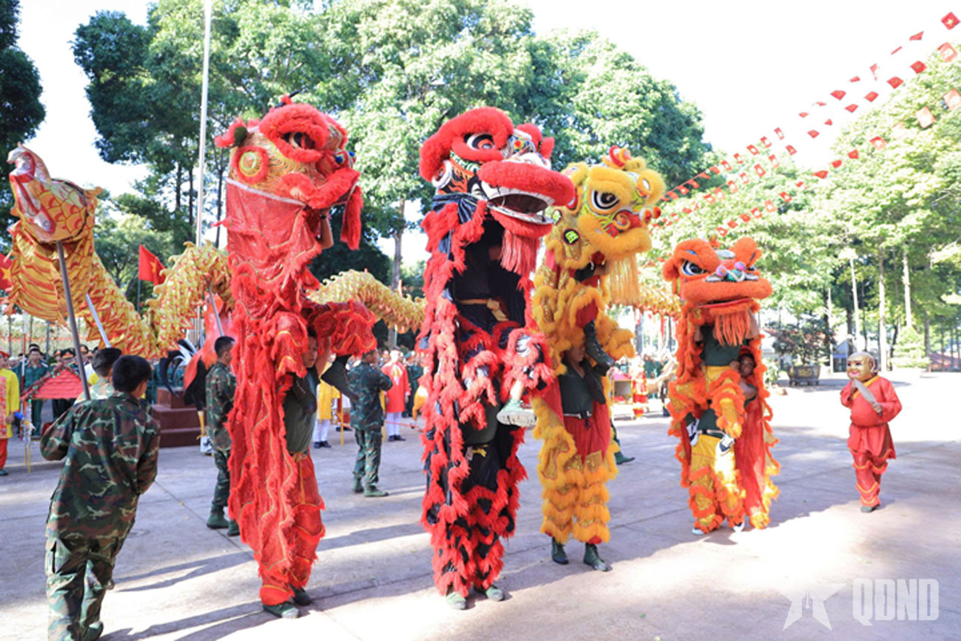 Sư đoàn 302 (Quân khu 7) sôi nổi tổ chức hoạt động Tết Bính Ngọ