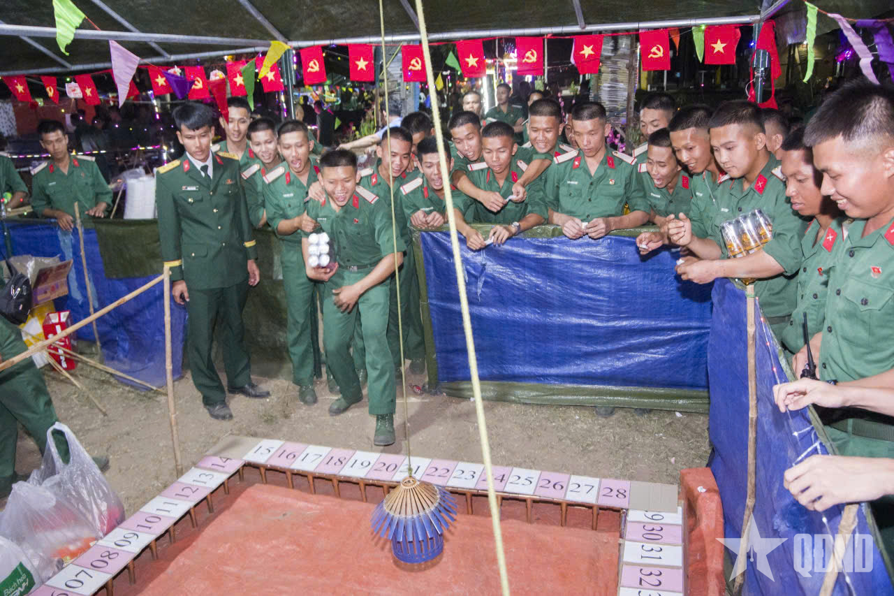 Vui xuân, đón Tết tại Sư đoàn 8 (Quân khu 9)