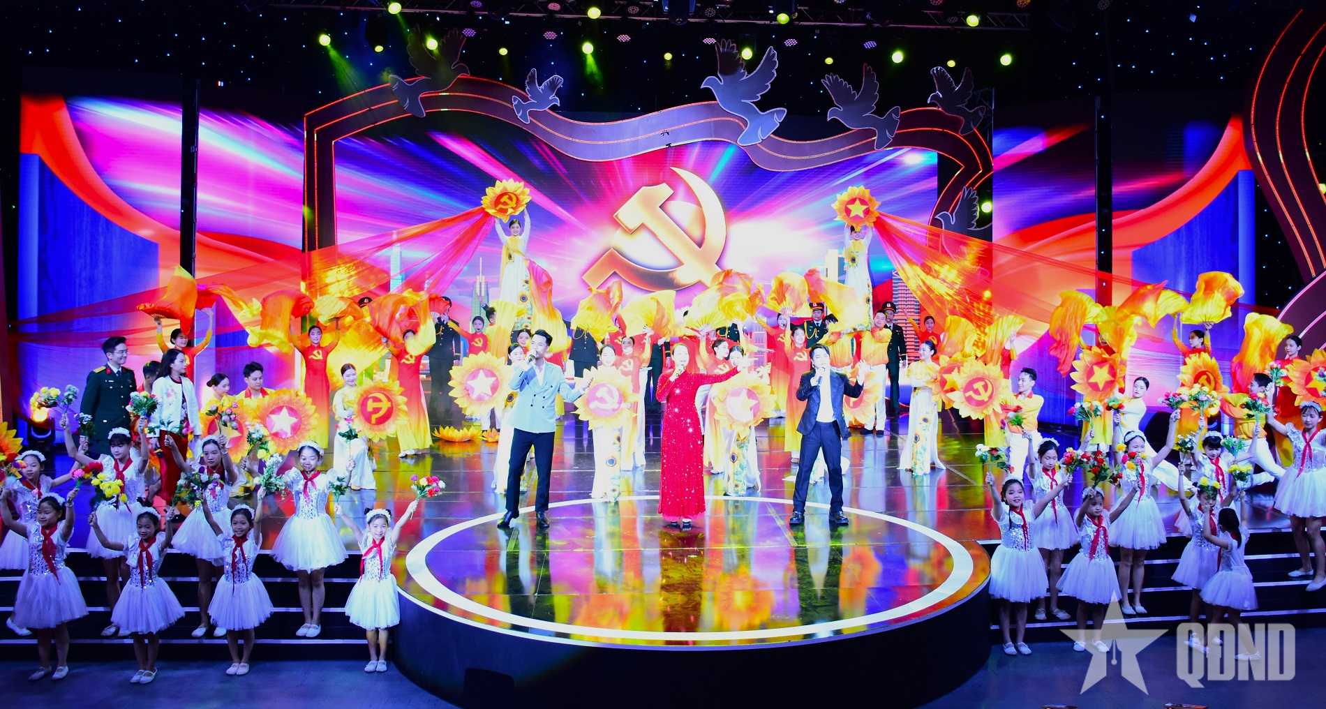 Niềm tin vào mùa xuân phát triển hùng cường của dân tộc