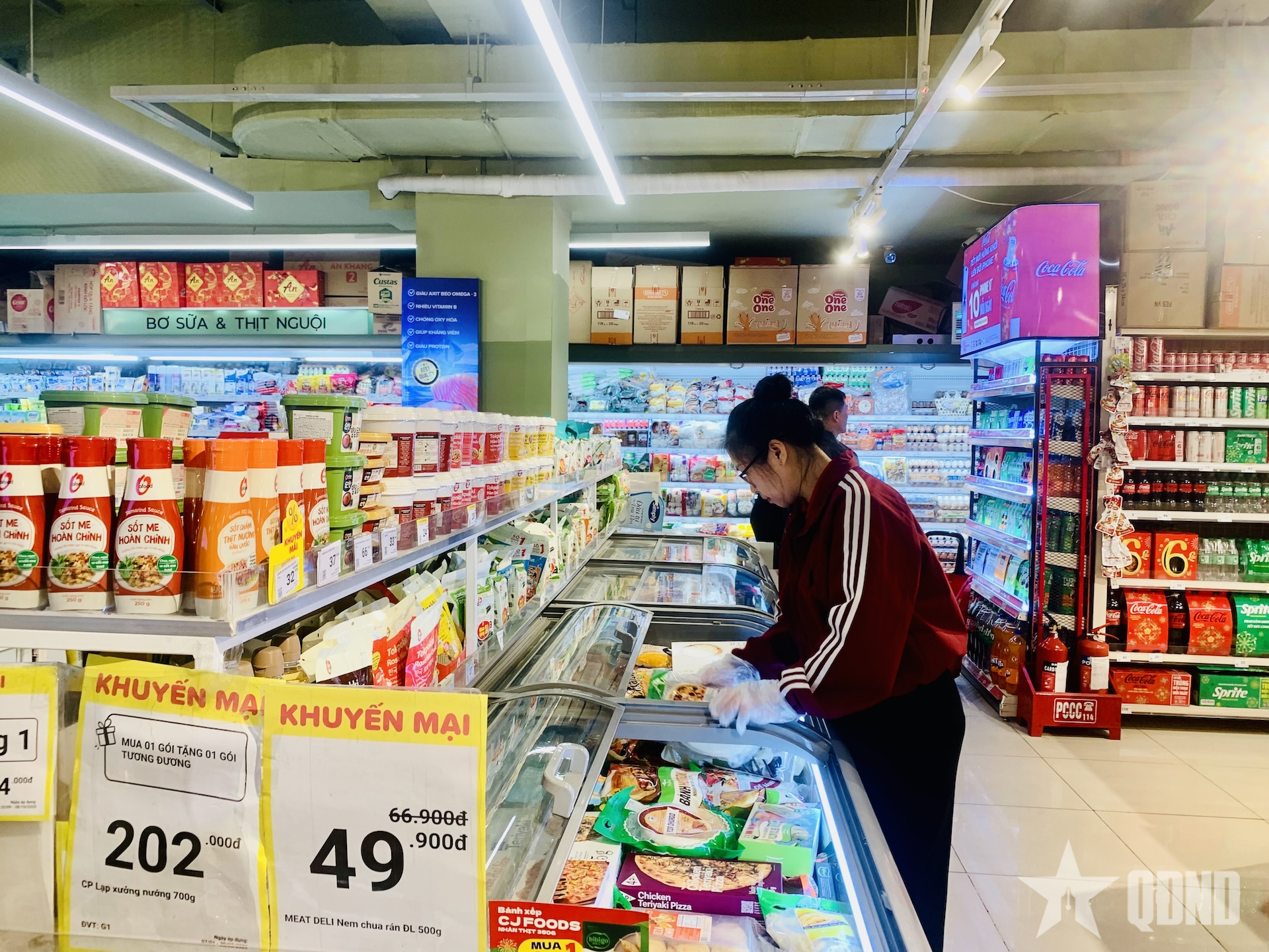 Mồng 4 Tết: Thị trường khởi động trở lại, nguồn cung dồi dào, giá cả ổn định