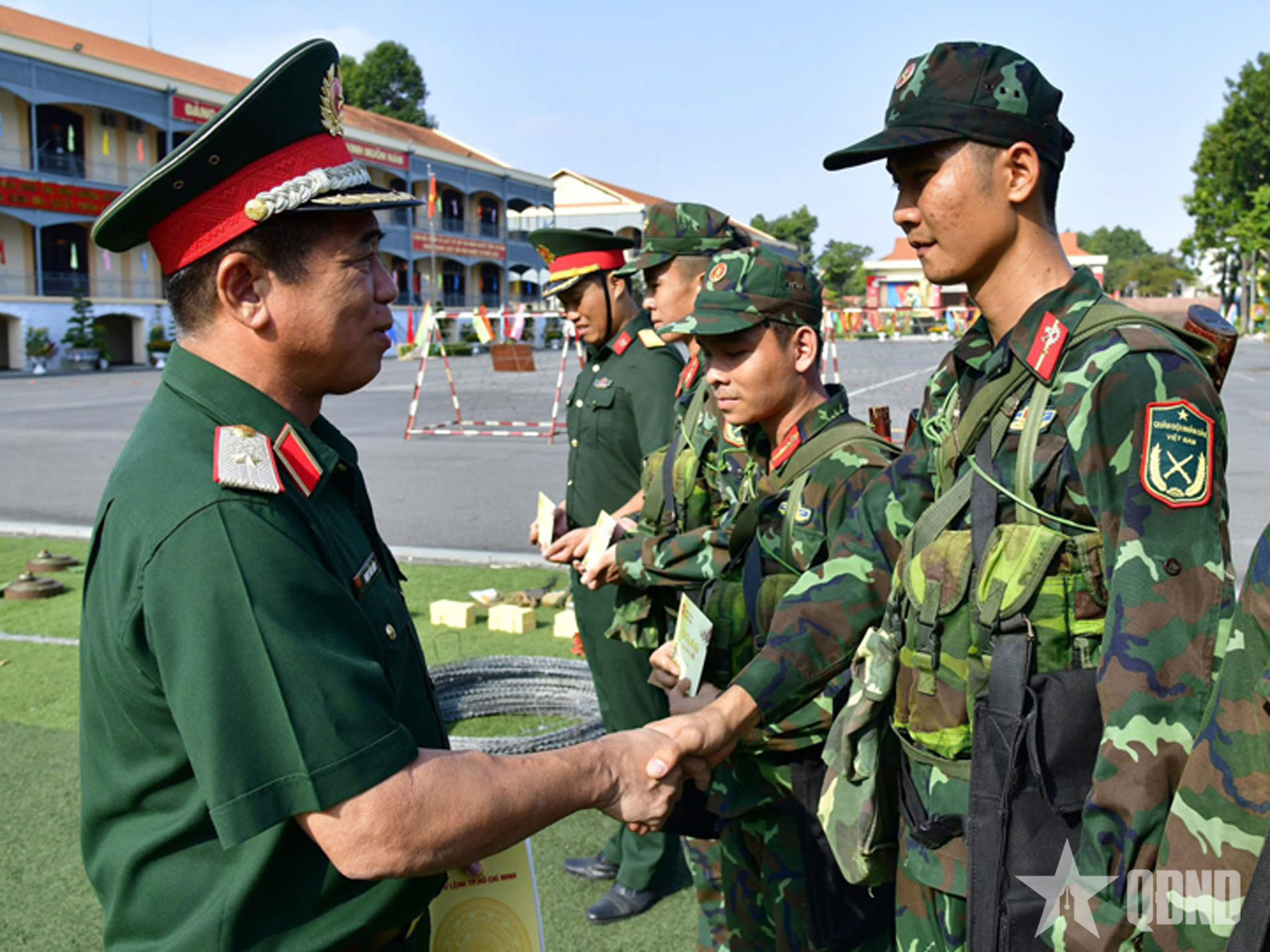 Bộ tư lệnh TP Hồ Chí Minh thăm, động viên Đội tuyển Công binh vật cản