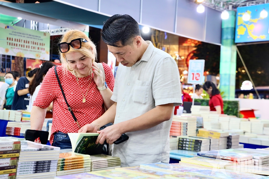 TP Hồ Chí Minh: Khơi dậy tri thức từ đường sách Tết