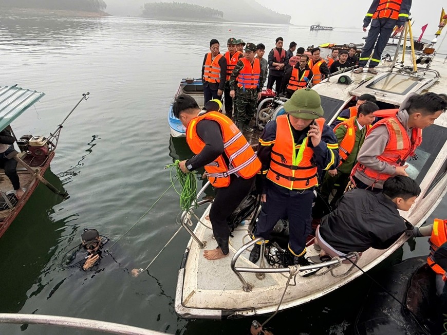 Vụ va chạm tàu ở hồ Thác Bà: Tìm thấy thi thể 6 nạn nhân