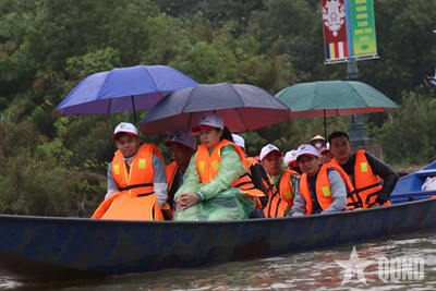 Gallery - 	Khai hội du lịch chùa Hương xuân Bính Ngọ