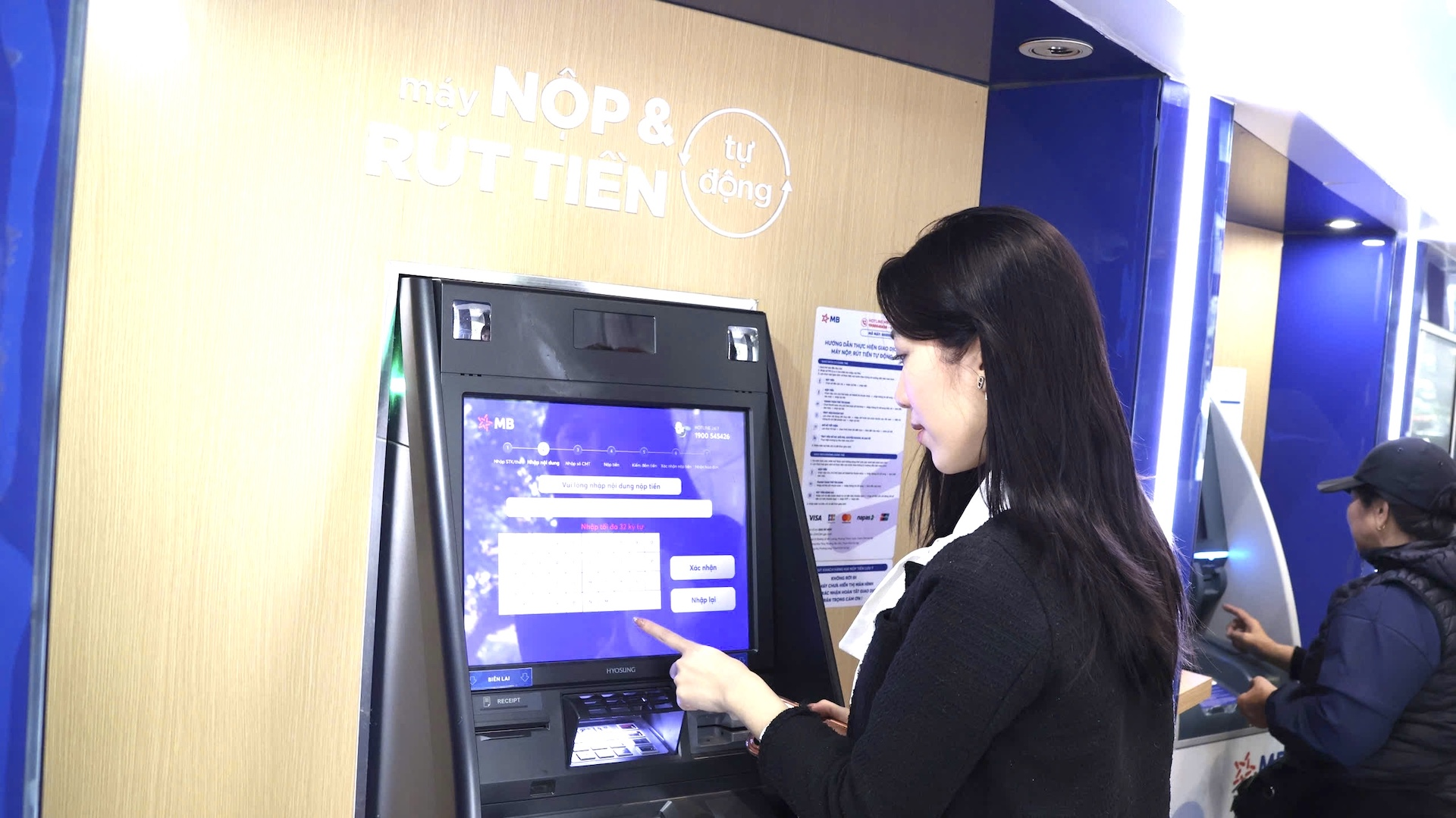 Ngành ngân hàng tiếp tục đẩy mạnh thanh toán không dùng tiền mặt​