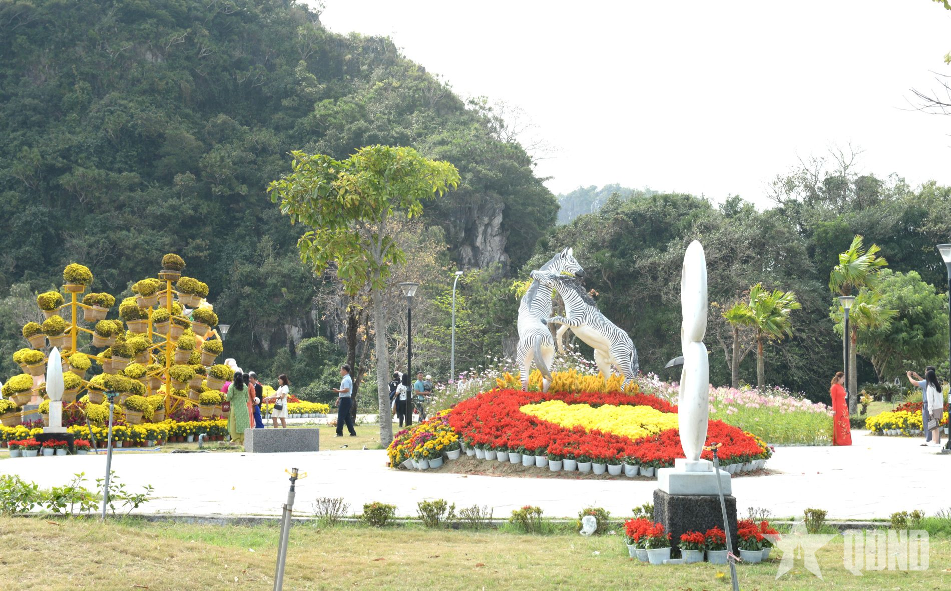 Khách tham quan, du lịch Đà Nẵng trong dịp Tết Bính Ngọ tăng 27%