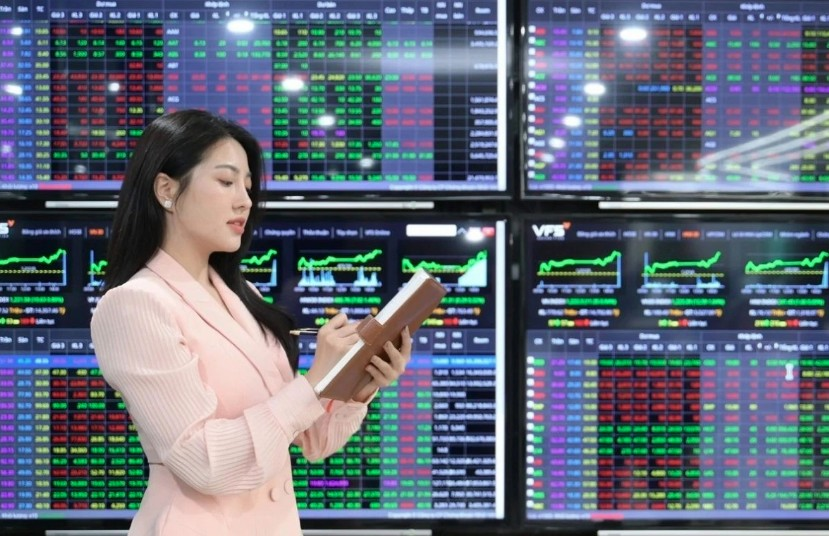 Chứng khoán khởi sắc phiên đầu Xuân Bính Ngọ