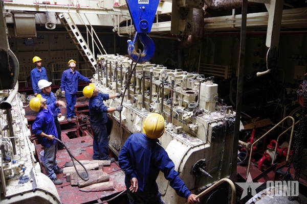 Nhà máy X55 Nghe tiếng máy quen là tinh thần làm việc lên cao