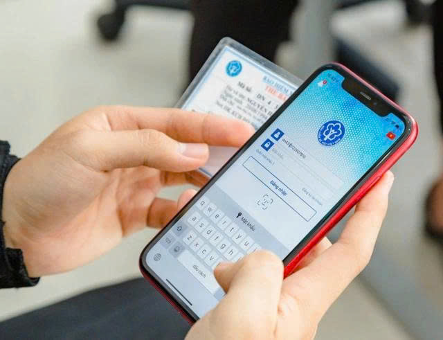 Chính thức áp dụng sổ bảo hiểm xã hội, bảo hiểm y tế điện tử

