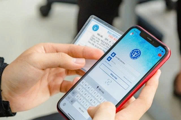 Chính thức áp dụng sổ bảo hiểm xã hội, bảo hiểm y tế điện tử