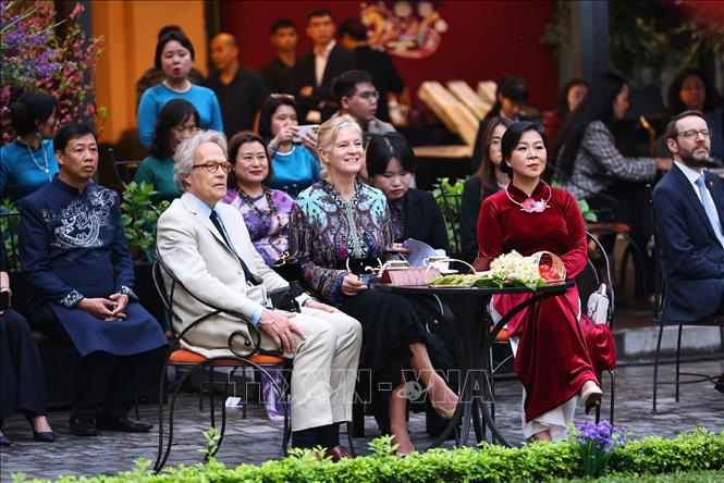 Phu nhân Tổng Bí thư Tô Lâm và Công tước xứ Richmond cùng phu nhân tham quan Bảo tàng Mỹ thuật Việt Nam