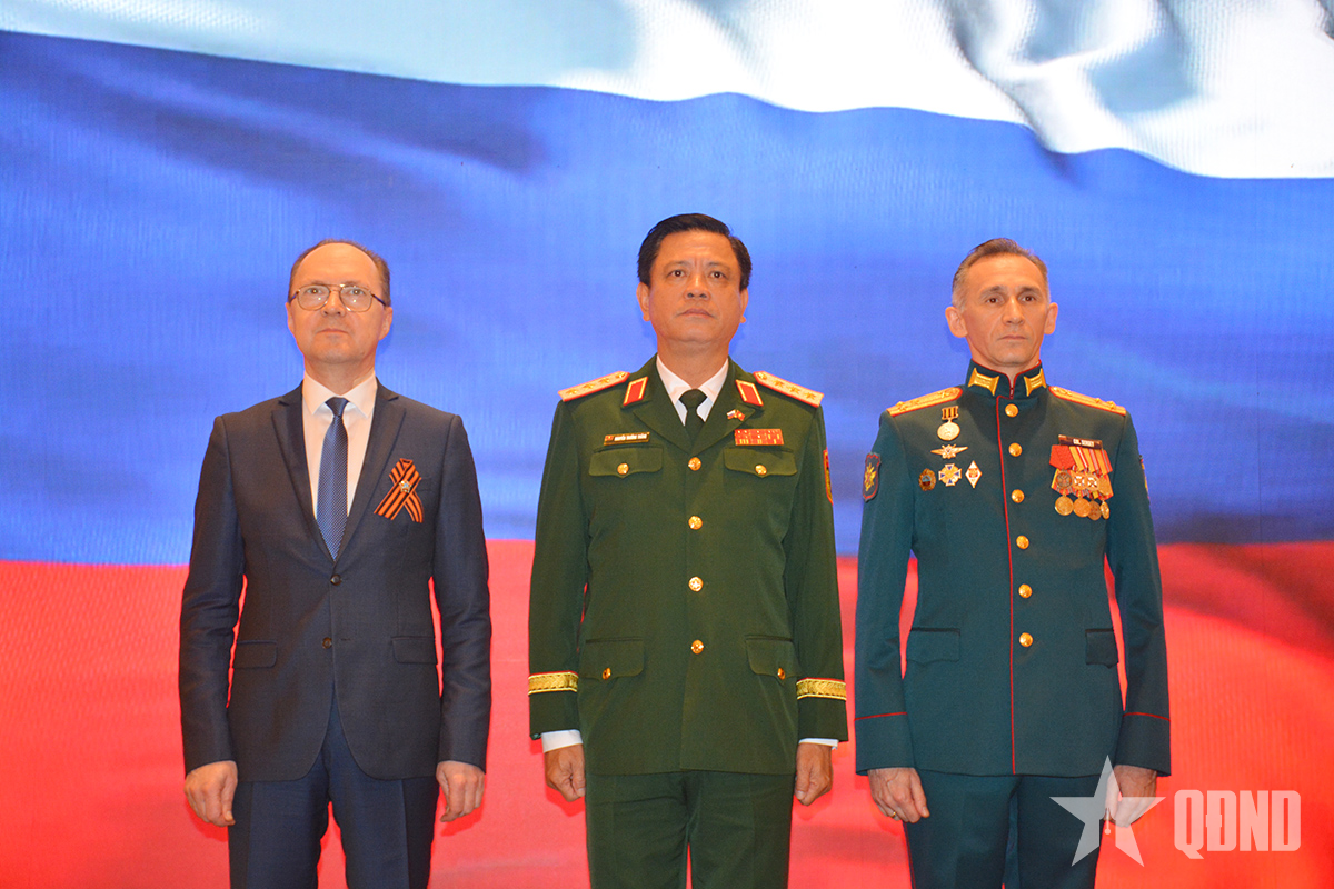 Đại sứ quán Nga chiêu đãi kỷ niệm Ngày Người bảo vệ Tổ quốc 