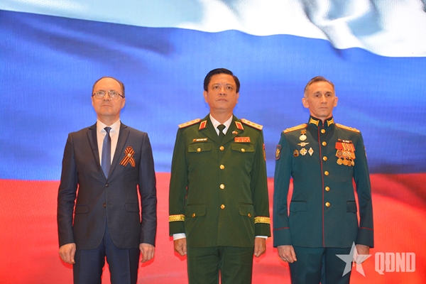 Đại sứ quán Nga chiêu đãi kỷ niệm Ngày Người bảo vệ Tổ quốc