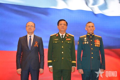 Gallery - 	Đại sứ quán Nga chiêu đãi kỷ niệm Ngày Người bảo vệ Tổ quốc